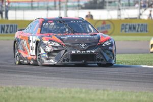 Daniil Kvyat Instagram - Saturday photo report 😄 what a wild ride! First time ever in a NASCAR car, great effort by everyone in the team to get car on track and running. Tomorrow we go for some racing!
Очень рад что проехали несколько кругов сегодня, все в команде сделали отличную работу что бы машина была на ходу! Завтра гонка 🏎