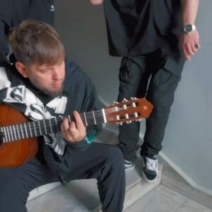 Daniil Prytkov Instagram - Как мы любим: Не вспоминай (Акустика)
В этот день в Минске мы с @miamioleg_official и @alex_svik записали эту песню.
Не мог не предложить сделать акустику. 
@vndyvndy настроил гитару, и …
Как вам?🙏🏽