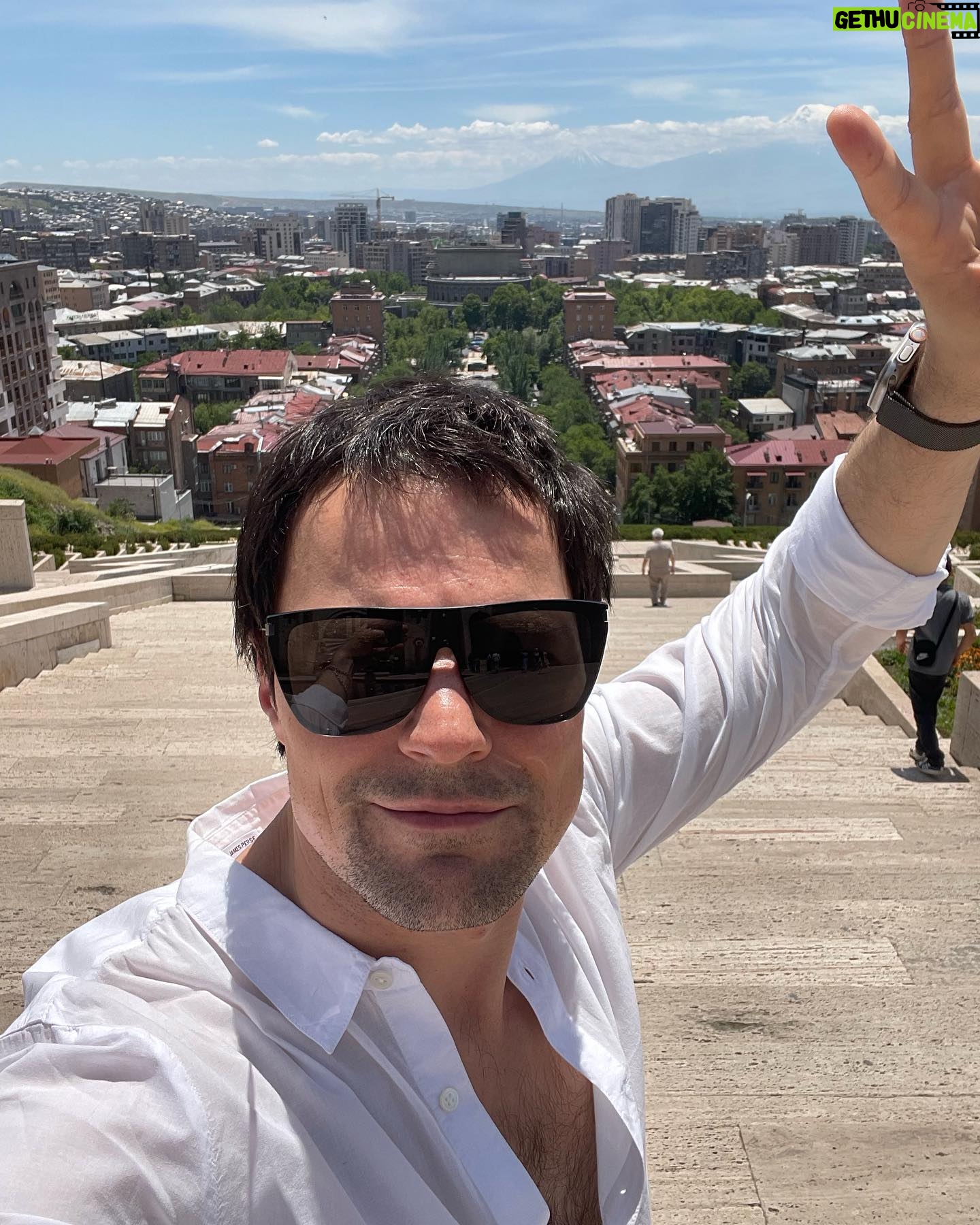 Danila Kozlovsky - 38.8K Likes - ЖЕНЕВА! ЦЮРИХ! ЕРЕВАН! Это было эпически феерично!)) Спасибо за то, что в каждом из этих городов, вы были на распашку и бесконечно щедрыми на эмоции, смех, содержательные паузы и понимание. Этот тур в моем сердце🖤🙌 Сейчас небольшая пауза, а затем едем дальше и на очереди АЛМАТЫ 12 июня и затем, ТБИЛИСИ 14 и 15 июня. Жду не дождусь новых встреч! #frank