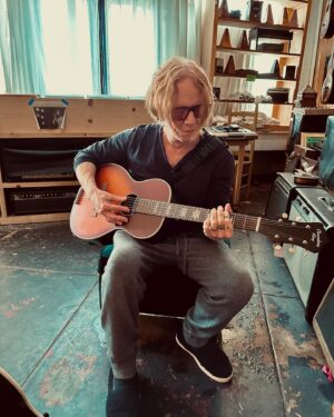 Danny Elfman Instagram - Love trying out new guitars…. And made a new 4 legged friend at the same time!!!