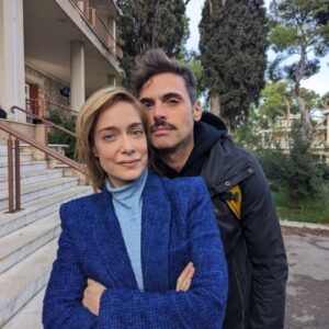 Danny Giannakopoulou Instagram - Την αγαπώ πολύ αυτη την σειρά. Ίσως γιατί ταλαιπωρήθηκε πολύ, ίσως γιατί άνθισε κόντρα στα προγνωστικά, ίσως γιατί την αγαπήσατε πολυ εσείς, ίσως γιατί με "μεγάλωσε". 

Ξεκινάμε σήμερα λοιπόν, ξανά, αλλά με μεγαλύτερη χαρά, περίσσιο ενθουσιασμό και γεμάτοι ευγνωμοσύνη για την τύχη της.
Σήμερα, στον @ant1tv στις 21.00!
Και καθε Πέμπτη και Παρασκευή!
Από εμένα, μια τεράστια αγκαλιά! Περιμένω εντυπώσεις!
.
.
#erotasfygas #ant1tv #backtogether #μελογο
