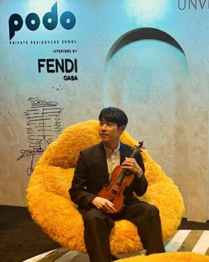 Danny Koo Instagram - Thanks for having me at your first Asia launching show! 💛🙏 #PODO #FendiCasa #Fendi