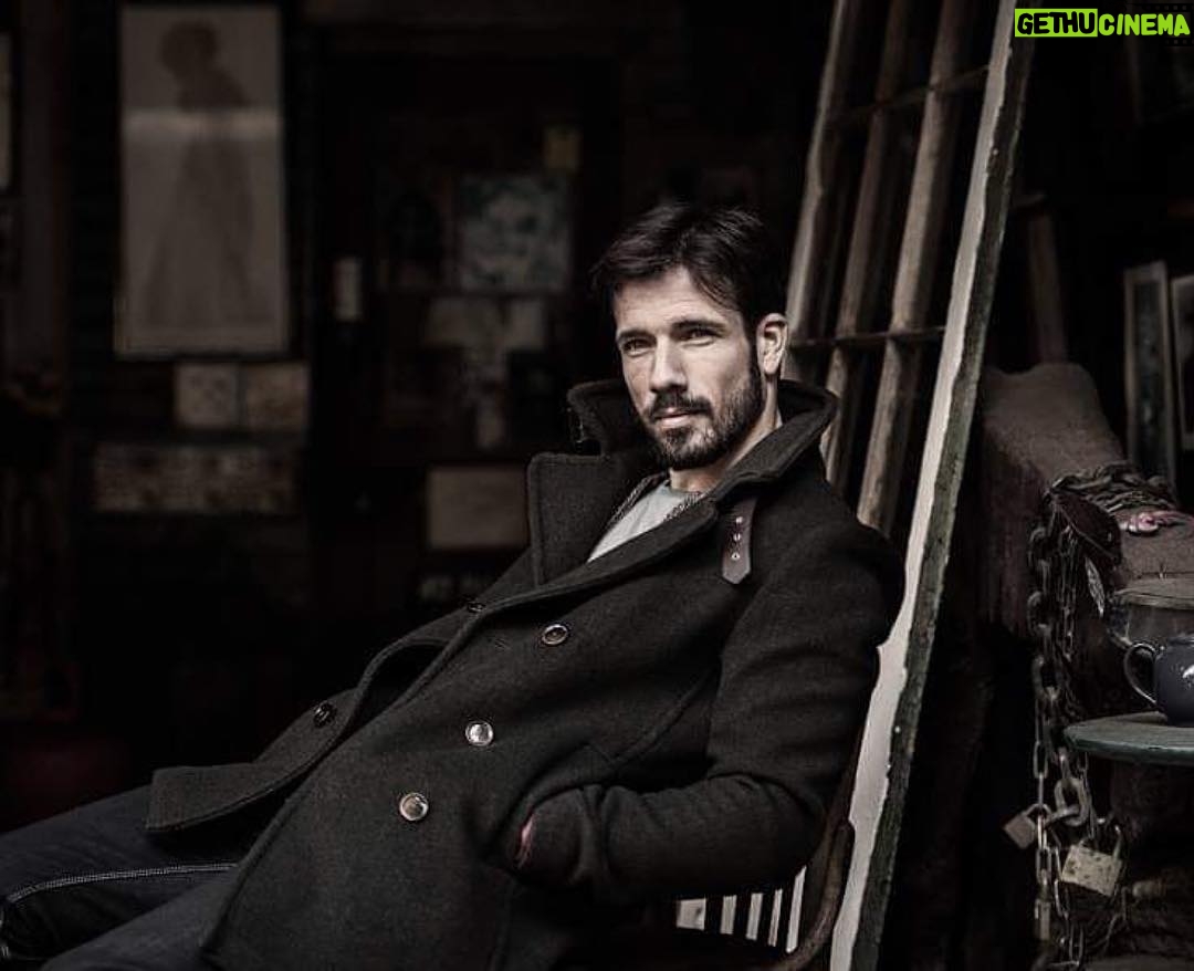 Danny Mac - 1.7K Likes - The start of a new chapter and time spent with the lovely @drewtphoto
.
#Repost @drewtphoto
・・・
Be yourself, everyone else is taken. Unless you're an actor, of course, then you can be anyone!
#actor #fashionphotography #editorial #style #availablelight #availablelightphotography