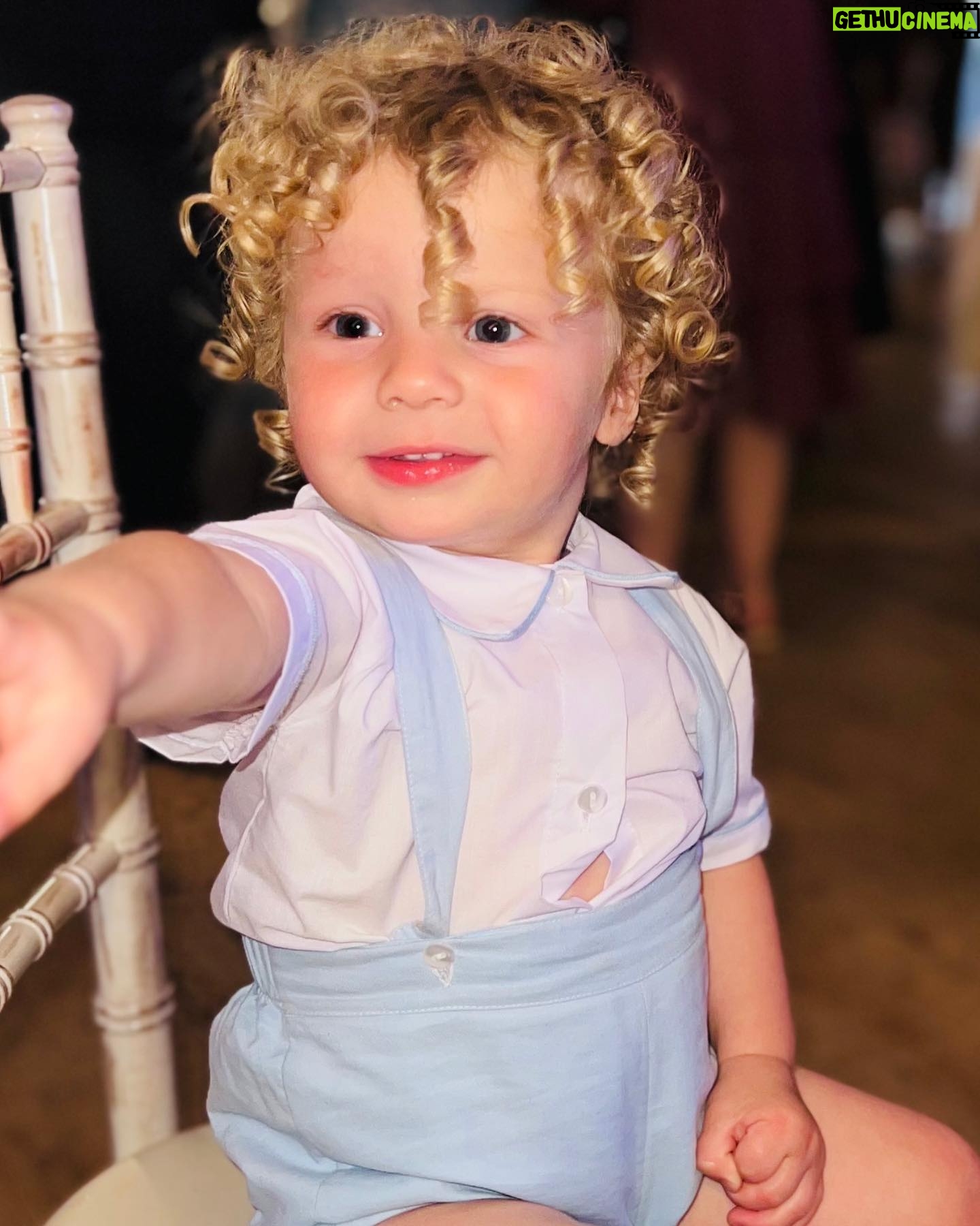 Danny Miller - 7.5K Likes - Sometimes all it takes is a little hand reaching for yours to remind you that theses are, without a doubt, the best years of your life.š