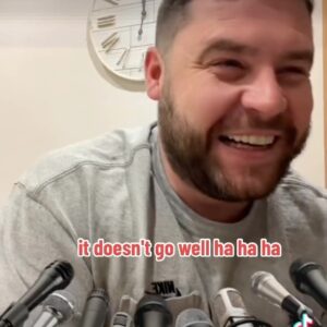 Danny Miller Instagram - Dad gives his first ever post match conference as assistant manager after stepping in for the team manager for a full day with the kids 

#dad #dads #dadsofinstagram #mum #mumsofinstagram #mummy #manager #football #press #conference