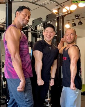 Dante Carver Instagram - ダンテと合トレ💪🏻🔥
めちゃ笑った！！
2024.01.31
#ダンテ @dantecarverofficial 
#スマイル石井 @kenta.ishii 
・・・・・
#スタジオバズーカ渋谷一丁目 @sb_shibuya1 
#スタジオバズーカ #studiobazooka