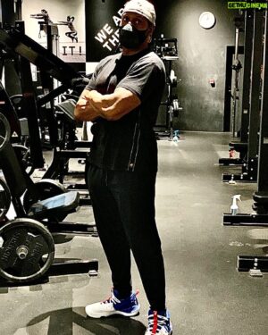 Dante Carver Instagram - Get In That Workout Before Your Halloween Festivities? Yep! If Not, Still Time#underarmour #motivateyourself #🎃