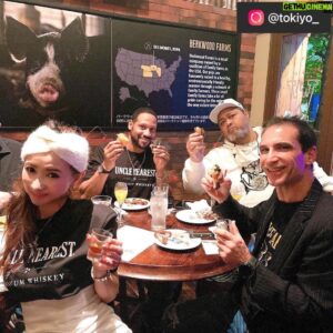 Dante Carver Instagram - BIG IOWA BBQ x Uncle Nearest 
Another Fantastic Evening. Good Friends, Good Food, Great Whiskey!  Thank You tokio for sharing. 今年最後の#アンクルニアレスト @unclenearestjapan 
のイベントは、
アイオワ州がテーマの
アメリカンスモークBBQハウス @big_iowa_bbq にて

BBQを愛する小錦さん @konishikiyasokichi
など豪華な顔触れの中、
ダイナミックな#セントルイススタイル リブ、ポークベリーやソウルフードのマカロニ&チーズがコース仕立て✨

ペアリングには、UN国際ブランドアンバサダー
兼ミクソロジストの#マットニール による
巧みな調合の5種にわたるアンクルニアレストプレミアムウイスキーカクテルをたっぷりお楽しみいただき、
美味しい時間をシェアする特別な一夜となりました。

来年もウイスキーに食事、そしてプレゼントチャンス✨🎁と、盛りだくさんなアンクルニアレストのイベントを予定。お見逃しなく🥰
・
・
・
・
pr #unclenearestjapan #アンクルニアレストジャパン
#プレミアムウイスキー 
#ウイスキーペアリング #ウイスキーディナー
#アメリカンBBQ #スモークBBQ
#ビッグアイオワバーベキュー #六本木BBQ
#ペアリンググルメ #欲張りヘルシーマイスター 
@unclenearest #unclenearest 
#unclenearest1856 #unclenearest1884
#whiskeypairing #whiskeydinner 
Mixologist #MattNeal
#americanbbq #smokebbq #BIGIOWABBQ
#RoppongiBBQ 
#PairingGourmet#greedyhealthmeister