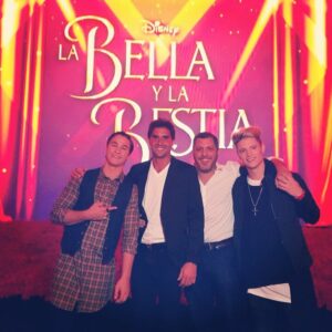 Dany Martins Instagram - Presentación de #bellaybestia en el @alvearpalace con un equipo de 1ra! @lionelferro @michaelronda y @corocuervo #Equipo #luna #pijamaparty