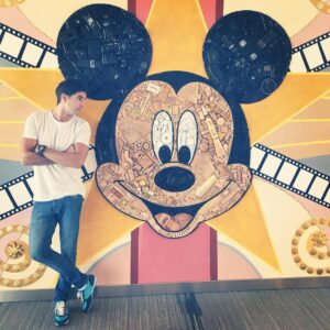 Dany Martins Instagram - Aunque no hablemos mucho, el es... Mi amiguito, mi jefe, mi camino, mi alegría, mi compañero, mi guía, mi compañía! El es #mickymouse #Disney #Oficinas #Pilar Look @bydeepoficial 👏👏👏