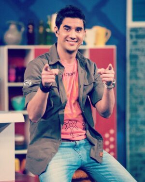 Dany Martins Instagram - Solo un día para disfrutar de la mejor #pijamada del mundo! #pijamaparty por @disneychannel_la Mañana con más juegos, más sorpresas, invitados y micho más! 17 Hs Arg!