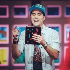 Dany Martins Instagram - Uno de mis sueños, tener un programa de entretenimientos! Lo logre con esfuerzo, dedicación, perseverancia! Fui un elegido y estuve en el momento indicado en el lugar indicado! No dejes que nadie te diga que no lo podes hacer! Los sueños están para cumplirse! #PijamaParty Todos los sábados a las 17 Hs por @disneychannel_la #Sueños #perseverancia #DisneyChannel #actitud #Disney #parques