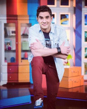 Dany Martins Instagram - Sábado 17 Hs Arg, te voy a estar esperando así en @disneychannel_la para compartir juntos #pijamaparty #nuevatemporada Con más juegos, más invitados y una energía jamás vista! No me vas a fallar no? #DisneyChannel #pijamada #Disney
