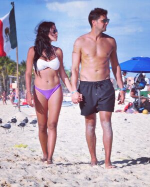 Dany Martins Instagram - Esos momentos que queres que se repitan toda la vida con @jesicagriselmartinez #sanvalentin #mexico #Look #Short @martinaditrento_oficial @gbay_oficial @guillecasinghino #playa #arena #mar #caribe