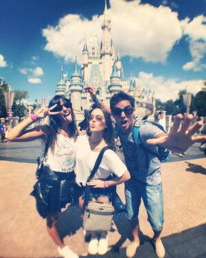 Dany Martins Instagram - Los sábados por @disneychannel_la no te pierdas capítulos estrenos de #pijamaparty a las 17 Hs Arg! Dale Like y etiqueta quien queres que sea el próximo invitado! #Disney #parques #castillo #tbt
