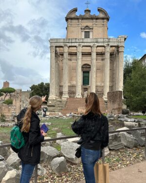 Daphne van Gerwen Instagram - Rome wat ben je mooi😍 ik kom zeker nog een keer terug!  @mvg180 
.
.
.
.
.
#rome #italy #romeitaly #city #citytrip #beautiful #beautifulcity #seeyouagain #seeyousoon #together #❤️