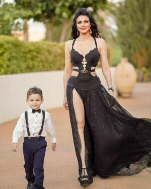 Dareen Haddad Instagram - Mr & Mrs.Bayram Eltonsy 🤣🎩
Special thanks for the best @ahmedabdullah_official 🔥
Shot by @brahim_abbes ❤️
Thank you Rahma 😘for my hair #makeupmyself #finallookmakeup #bymyself 
#meandmynephew #tunisia #weddingphotography #tunis #mariage #boystyle #auntlife