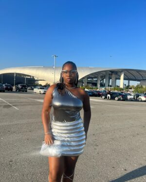 Daria Johns Instagram - There is only one way.. and that’s the renaissance way🐝👑 
•
•
#daria #dariajohns #renaissance #rwt #beyonce #tour #silver #mute #explorepage #explore #mua