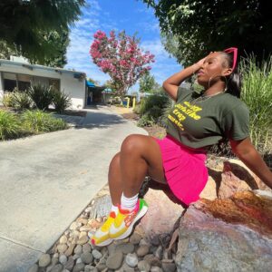 Daria Johns Instagram - Pretty girls like trap music 🎶 🫶🏾
•
•
#daria #trapmusic #prettygirls #explore #explorepage #pink #green #alexandermcqueen