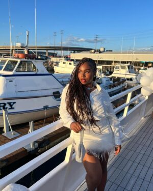Daria Johns Instagram - I’m the pop of color🤍 
•
•
#daria #dariajohns #white #whiteparty #explore #explorepage #blackgirl #outfitinspo