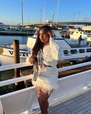 Daria Johns Instagram - I’m the pop of color🤍 
•
•
#daria #dariajohns #white #whiteparty #explore #explorepage #blackgirl #outfitinspo