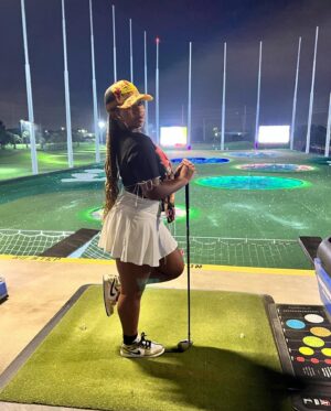 Daria Johns Instagram - Top Golf… Top This💥
•
•
#daria #dariajohns #pictures #vondutch #byanymeans #outfit #topgolf #explore #explorepage #jordans #blackgirl