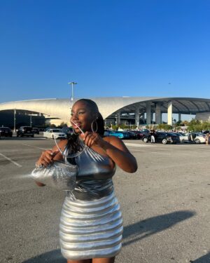 Daria Johns Instagram - There is only one way.. and that’s the renaissance way🐝👑 
•
•
#daria #dariajohns #renaissance #rwt #beyonce #tour #silver #mute #explorepage #explore #mua