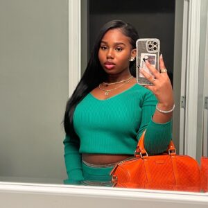 Daria Johns Instagram - The Real Her - Drake 💋 
•
•
#daria #dariajohns #drake #blackgirl #green #explorepage #explore
