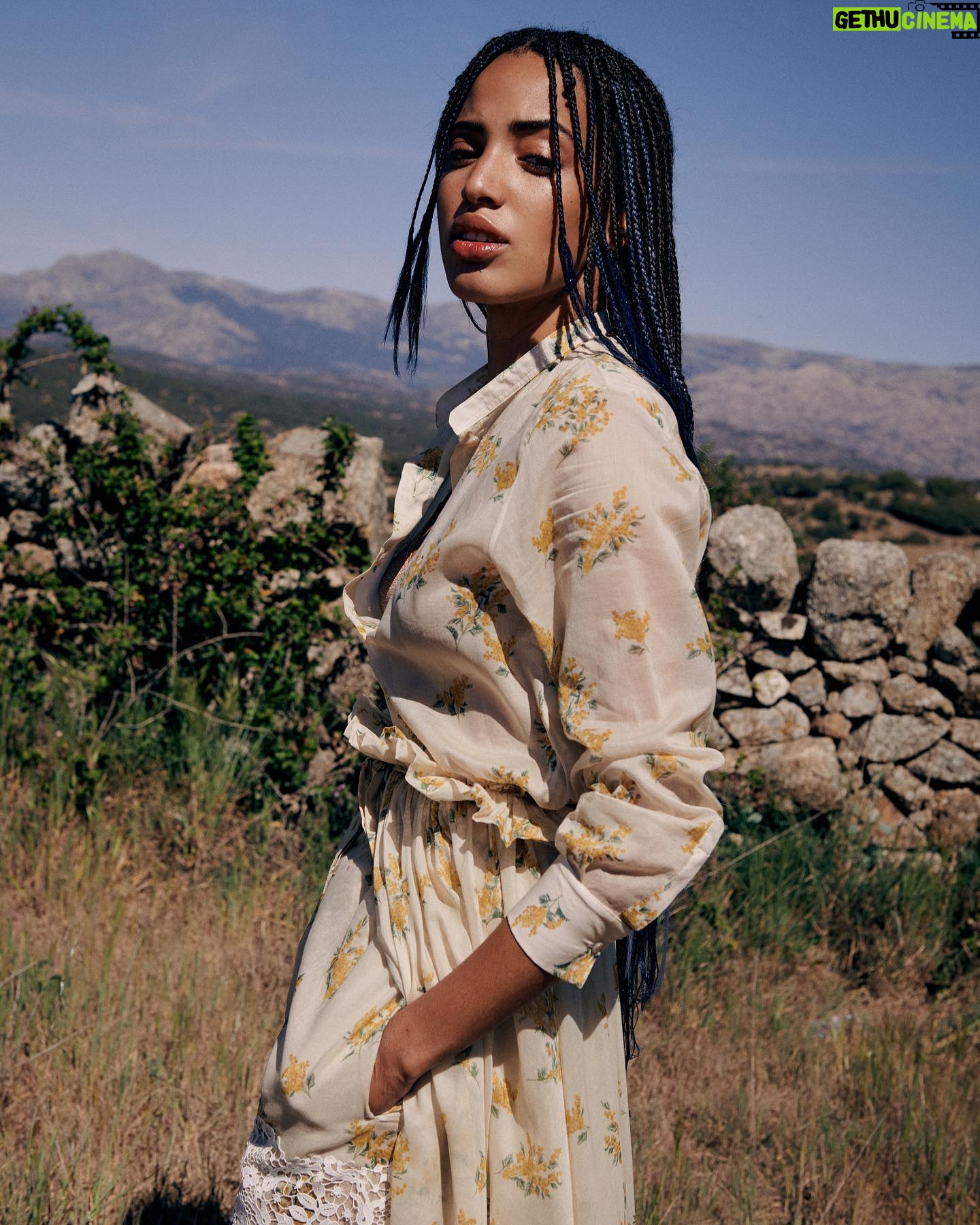 Dariam Coco - 3.2K Likes - muy felisssss con esta entrevista para @harpersbazaares 💞💞💞💞💞
con un equipo increíble que hizo todo fácil
@andresgarlujan
@antoinella y @solzoido
@junior_cedeno @patrizio_niccolai
Gracias también @diorbeauty por acompañarme siempre y cuidarme tantísimo🫶🏾🫶🏾🫶🏾🫶🏾🫶🏾🫶🏾🫶🏾🫶🏾
@cramtalent 🖤