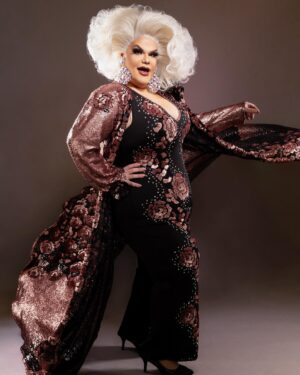 Darienne Lake Instagram - Look over there! The subtle distraction that I just turned 11°C yesterday. Thank you for all who reached out and wished me a happy birthday. I’ve always said, if you don’t invite me to your birthday party or offer me some birthday cake, I’m not obligated to wish you a happy birthday. I can be selfish. I admit it. Also, if you don’t mention me in your will, I don’t have to go to your funeral. We all have flaws, this may be one of my many, many flaws. But thank you for loving me through them. Let’s see if I can learn a few more lessons in life. Cheers to another year. This outfit: @aliciamarkstone2002 hair: @hatzbycarlos photo by: @jeremyagable & @camillo_obscuro jewelry: @sheezlovelee