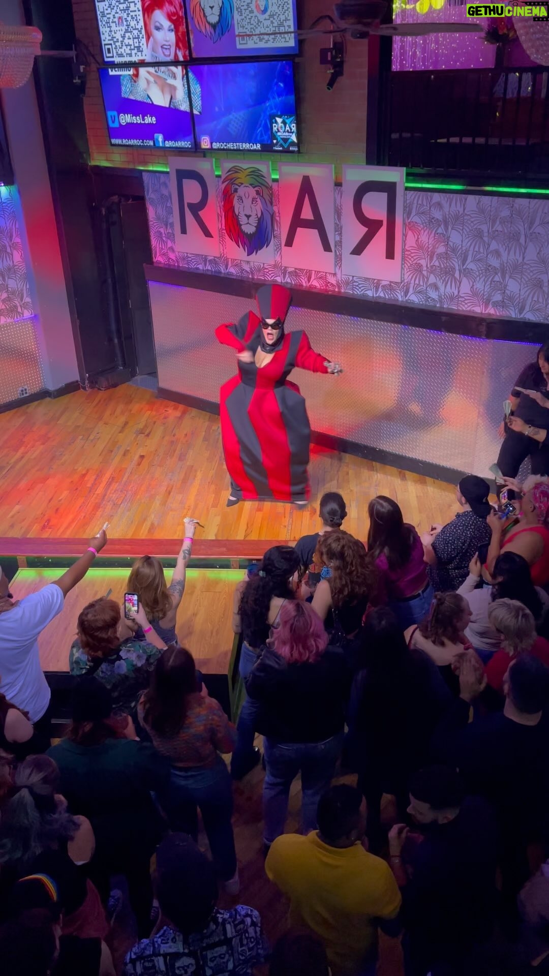 Darienne Lake - 2.6K Likes - Love on top of love, @gracejonesofficial realness at @rochesterroar!
🐘🐘🐘
#dariennelake #drag #queen #dragqueen #dragrace #rupaul #rpdr #rupaulsdragrace #mtv #aclu #makeup #fashion #Igbt #pride #allstars #AS8 #gracejones #dragart