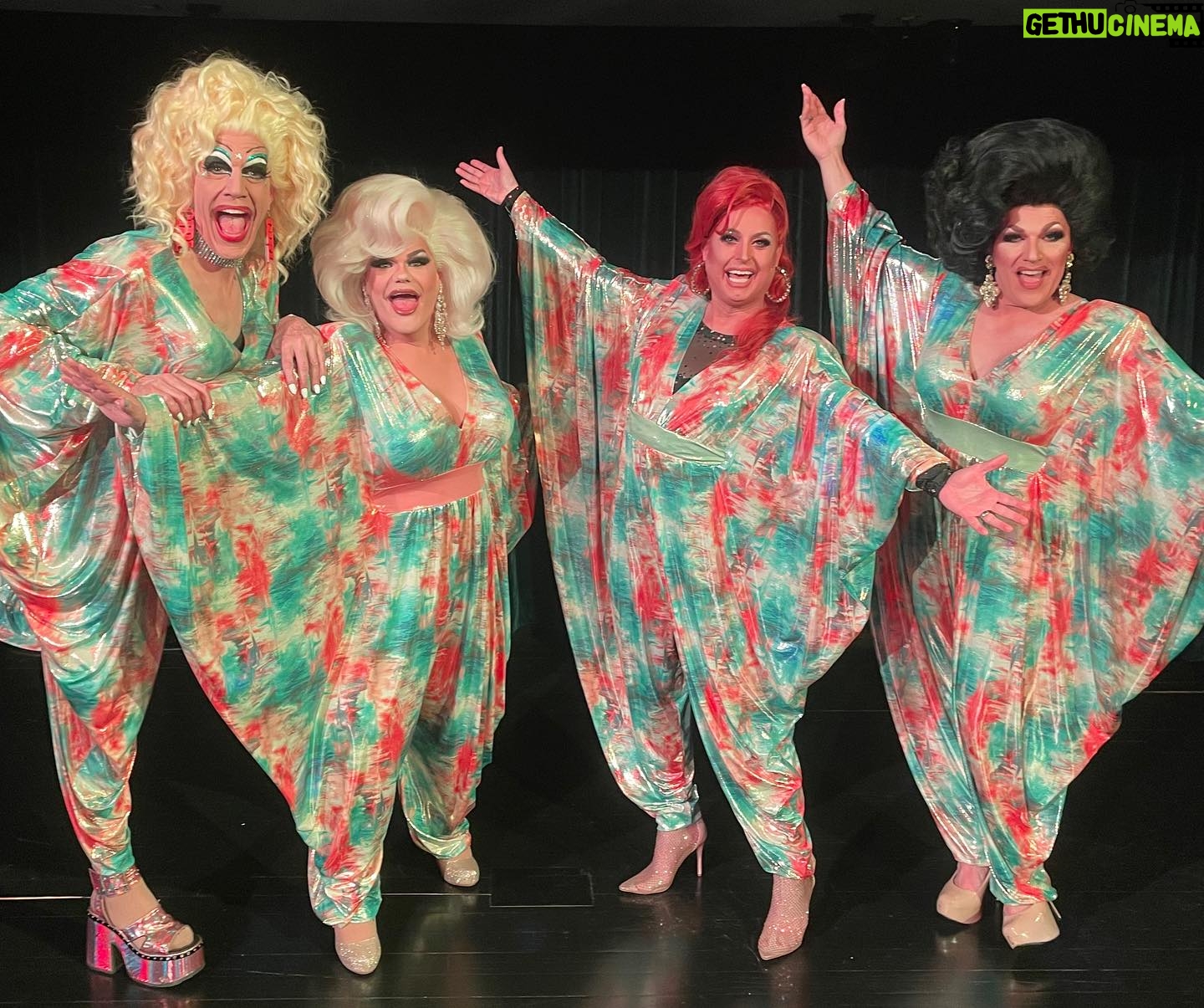 Darienne Lake - 1.3K Likes - 🎪 I love these 🤡 When you love what you do, you’ll never work a day in your life.