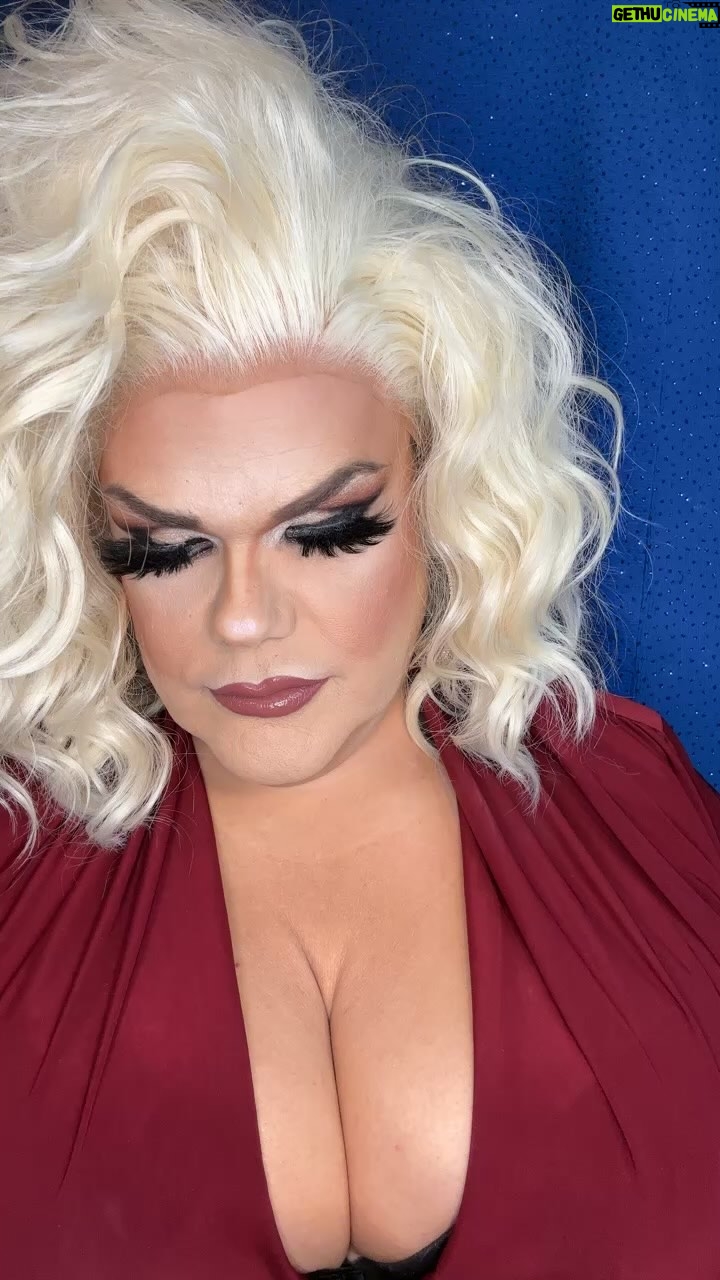 Darienne Lake - 1.6K Likes - Why?