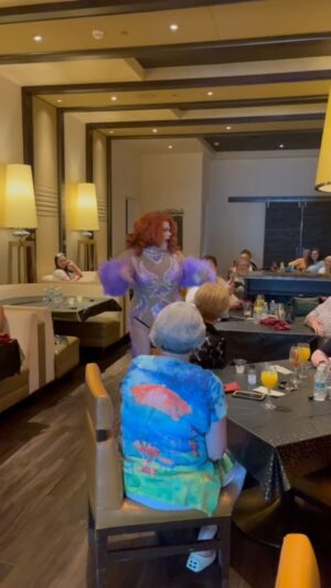 Darienne Lake Instagram - Fly, fly, fly…..

🐘🐘🐘

#dariennelake #drag #queen #dragqueen #dragrace #rupaul #rpdr #rupaulsdragrace #mtv #aclu #makeup #fashion #Igbt #pride #allstars #AS8 #dragbrunch