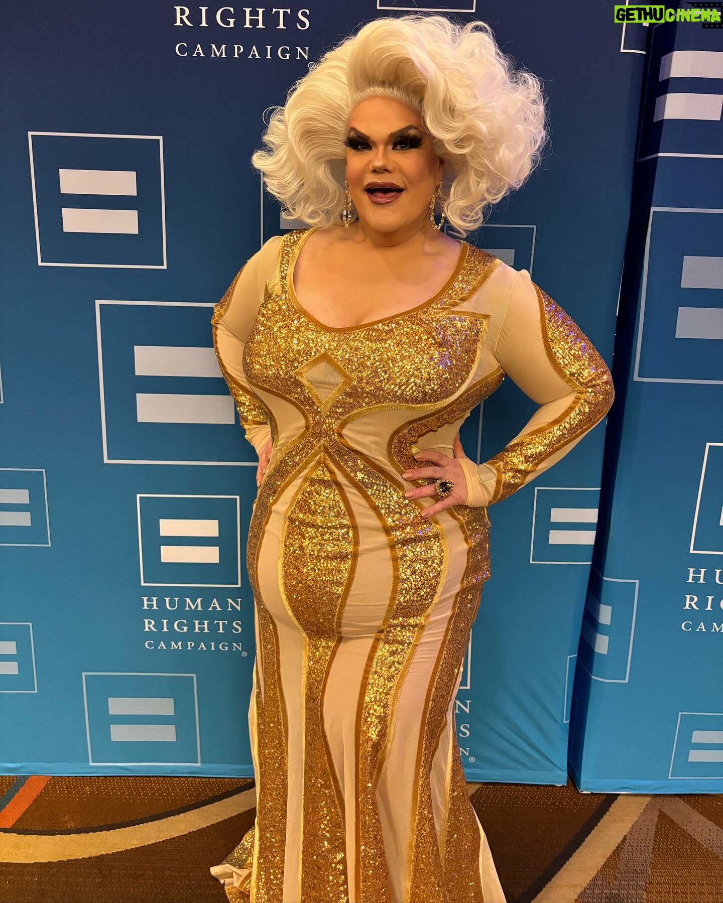 Darienne Lake - 0.9K Likes - Are they serving ham at the @hrcnewengland?