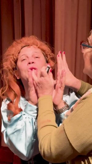 Darío Lopilato Instagram - ¡Hola, Córdoba! Este finde, @antigonaobra llega al @teatrociudadelasartes y @soyverollinas @lopymanok y @diazhectorok lo están dejando todo para promocionar las funciones. 🤣 ¿Nos vemos en el teatro?

🗓️ Sábado 8 y domingo 9 - 21 hs
🎫 Entradas a la venta por @autoentradaoficial