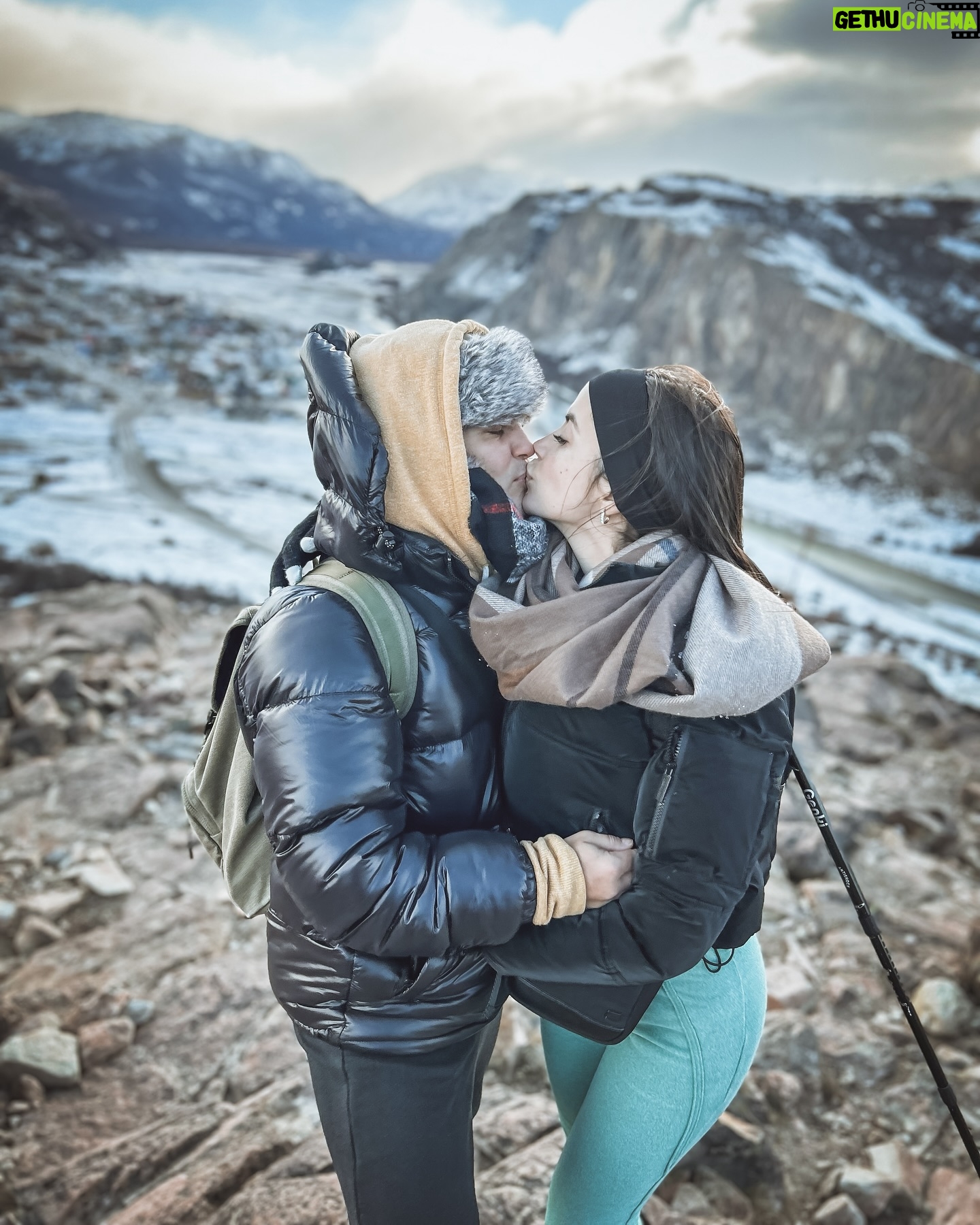Darío Lopilato - 10.8K Likes - El Chaltén, en lengua tehuelche «montaña humeante».
Capital Nacional del Trekking 🥾
@patagoniadreams ★★★★★
@babiaviajes ✈️
Gestión: @bal.luciano
