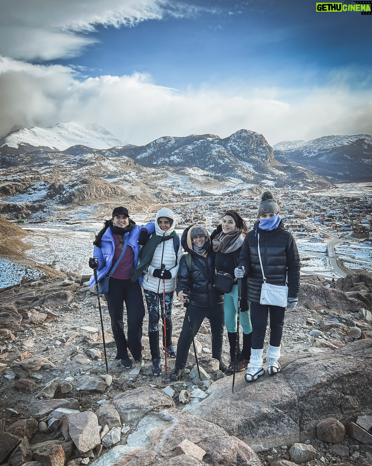 Darío Lopilato - 10.8K Likes - El Chaltén, en lengua tehuelche «montaña humeante».
Capital Nacional del Trekking 🥾
@patagoniadreams ★★★★★
@babiaviajes ✈️
Gestión: @bal.luciano