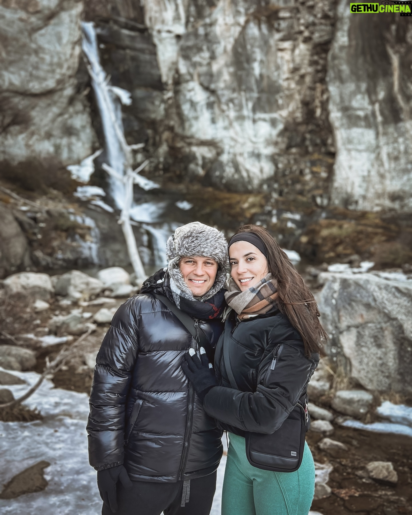 Darío Lopilato - 10.8K Likes - El Chaltén, en lengua tehuelche «montaña humeante».
Capital Nacional del Trekking 🥾
@patagoniadreams ★★★★★
@babiaviajes ✈️
Gestión: @bal.luciano