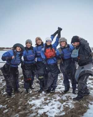 Darío Lopilato Instagram - A pesar del frío y la nieve, navegamos en kayaks por el Río Santa Cruz, conociendo parte del recorrido que Darwin realizó a mediados del Siglo 19.
Darwin Experience, una experiencia única.
@patagoniaprofunda 🙌🏻
@iceberg_turismo 
@german_roberts 🚣🏻‍♀️