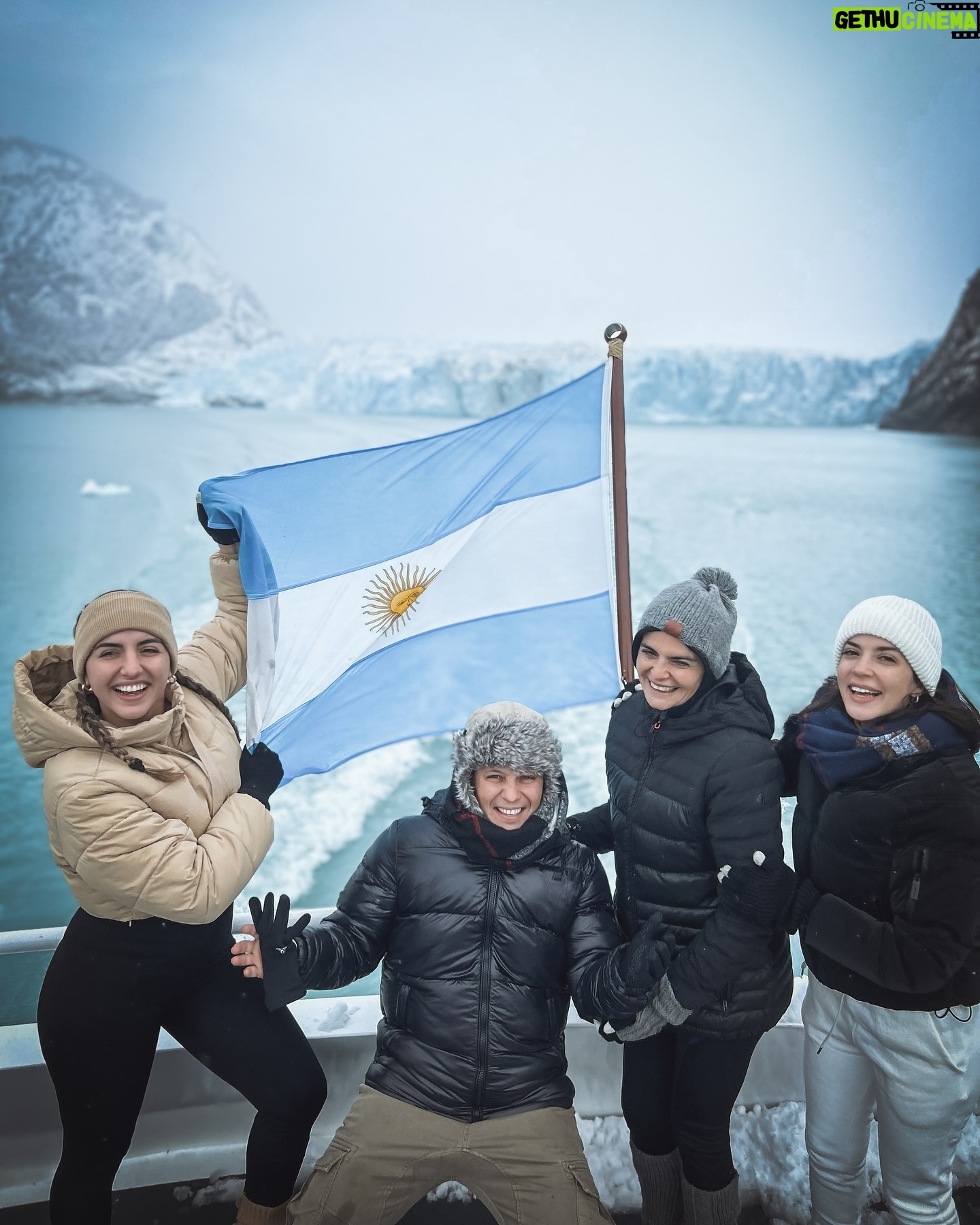 Darío Lopilato - 6.8K Likes - GLACIARES GOURMET
@marpatagcruceros ★★★★★
Navegamos por el Lago Argentino, por el Canal de los Témpanos, recorriendo el Brazo Norte, con una vista increíble en el Glaciar Spegazzini, Upsala y Perito Moreno. También desembarcamos en Puesto de Las Vacas 🐮
Una excursión sumamente recomendable.
@elcalafatetierradeglaciares
Gestión: @bal.luciano
@designsuites 🏨
@babiaviajes ✈️
@carina_bradanini @leti.loo @federicairigaray