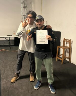 Darío Ripoll Instagram - Después  de 2 semanas intensas termine el taller actores de acción ,con la leyenda  @balo_bucio  me voy muy contento ,gracias por todo  lo aprendido ! 🙏 … Ahora si #jhonwick déjate caer 🎥👊🔫 #dobledeaccion #movie #stuntman #accion #actor #actorslife