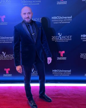 Darío Ripoll Instagram - Gracias por la invitación !alfombra de los 50th International
Emmy Awards, semifinal categoría telenovela @telemundointl  @nbcuniversal @iemmys #actor #actorstyle #gala #tirandorostro😎