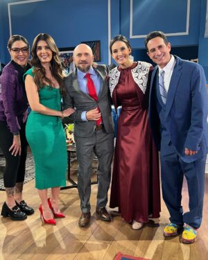 Darío Ripoll Instagram - Primer día de grabaciones de @vecinosoficial  muchas risas mucha diversión ! ..no podría empezar mejor el año que con esta familia tan divertida #vecinos  próximamente nuevas temporadas !! ❤️🙏 #actor #actorslife  @mayrinvillaneva @georginahol @eriferca #pablovalentin