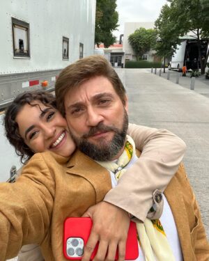 Darío Ripoll Instagram - Hoy se estrena en @amazonprime  #put@sredessociales ,una serie MUY  divertida con un elenco de primera  @paugaitan @hernanmendoza_ @natalyvalencia.v @bengzengof @barbaratorresmx  véanla se van a divertir mucho ! gracias querido  @jorgeulloaaa @3pas_studios @pablocalasso @vinnyvizcaino por la confianza para darle vida a Angelo 🙏✌️❤️