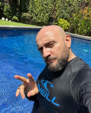 Darío Ripoll Instagram - Cargando pila para lo que se viene ! 🎭🎥🎬 Que tengan un excelente fin de semana ✌️😎 #sabado #sabadodesol  #actor #alberquita #lifestyle