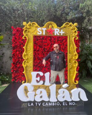 Darío Ripoll Instagram - En unas horas se estrena #elgalan por @starplusla en toda Latinoamérica ! espero  y la disfruten tanto como nosotros al realizarla ! ❤️✌️😎 #serie #comedy #actorlife