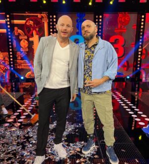 Darío Ripoll Instagram - Familia!! ..Nos vemos hoy en @cualeselbueno se van a divertir con @negroaraiza @verojaspeado @facufacundo 8:pm @MiCanal5 ✌️😎 #elbuenoes