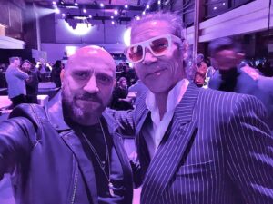 Darío Ripoll Instagram - Aquí con el gran actor @ojaenada tipazo!!! .. lo pueden ver en la serie ya disponible en  @starplusla  #horarioestelar ✌️😎