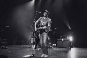 Darius Rucker Instagram - I knew this tour was going to be special, but WOW! Having the time of my life out here!! 

#startingfirestour #countrymusic 

(📷 @christiegoodwin)